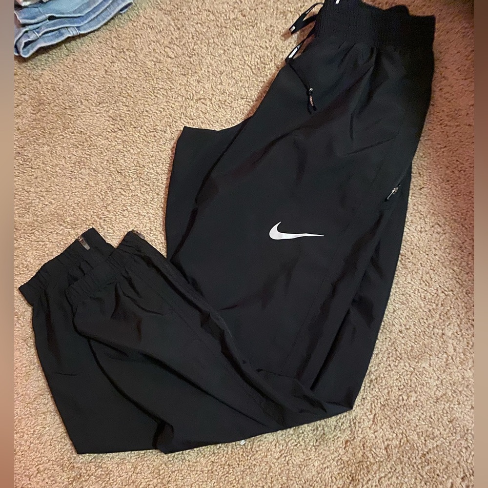 M Nike wind breaker jogger pants